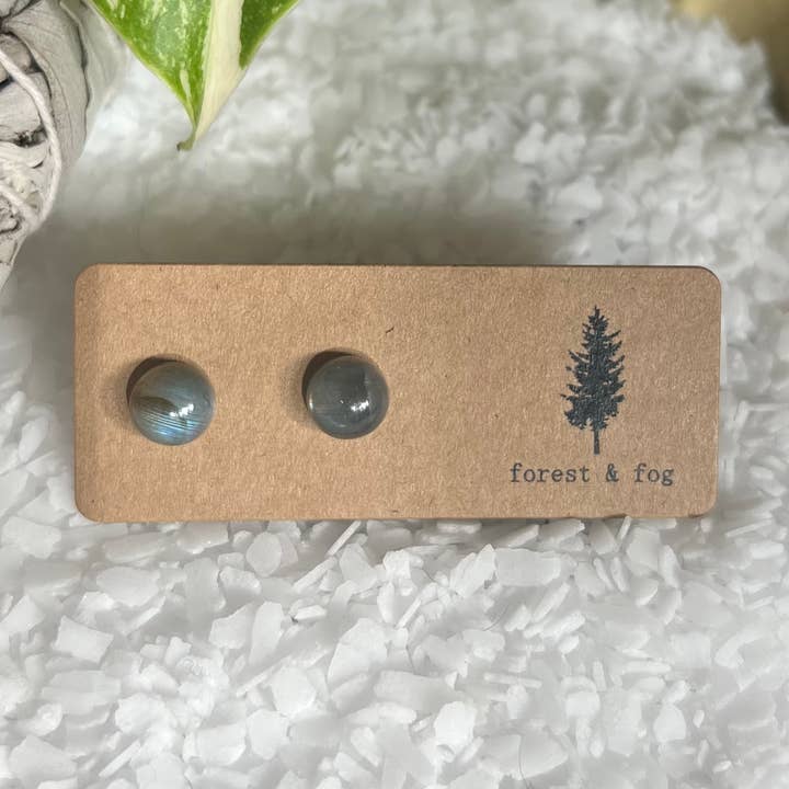 Orecchini a Perno con Gemma di Labradorite | Cabochon Rotondo da 8mm per la vendita all'ingrosso da parte di forest & fog