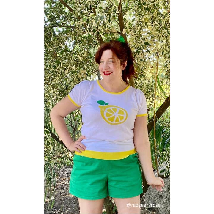 JAUNE T-shirt à col rond à manches courtes et imprimé citron MK32001 en vente sur Faire7