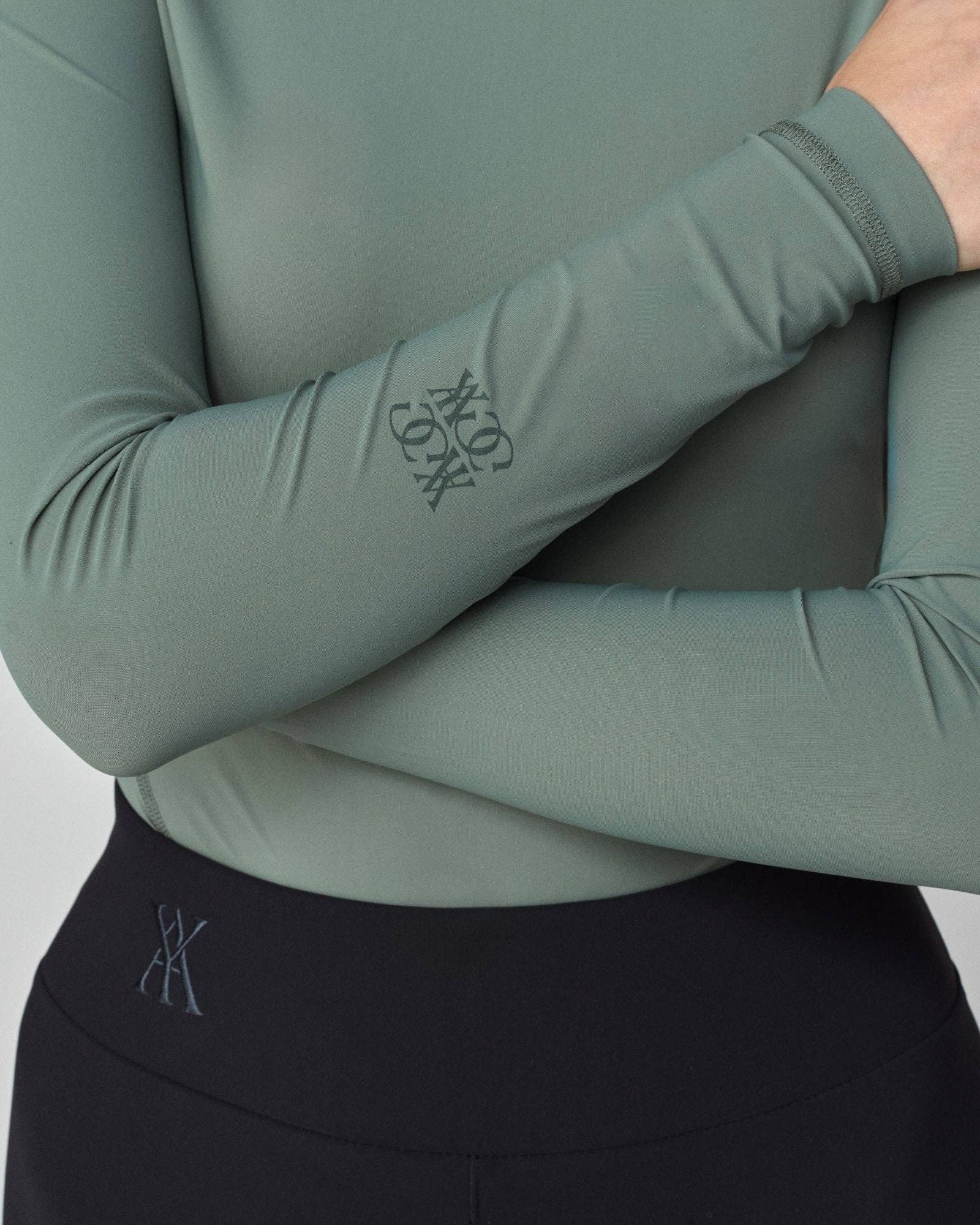 Yagya – wholesale Athletic top – Women′s – Lightweight Long Sleeve Sage Green4