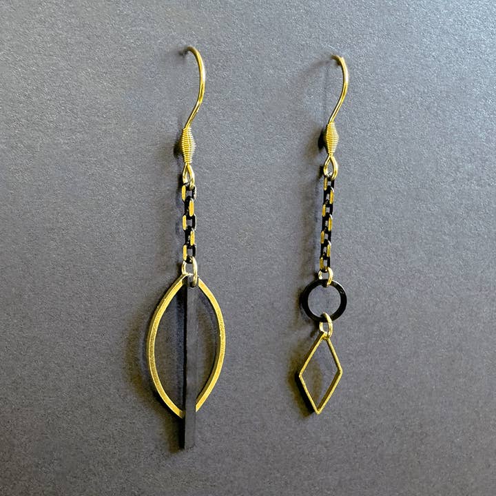 Ohrringe KAYA Gold | Geometrisches Design | Gold/Schwarz für den Großhandel von TINOLISS