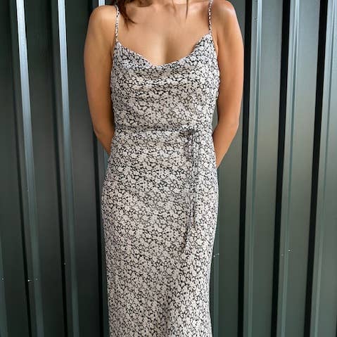 Abito Middy in chiffon floreale Wilder Days-D6435AF per la vendita all'ingrosso da parte di Audrey 3+1