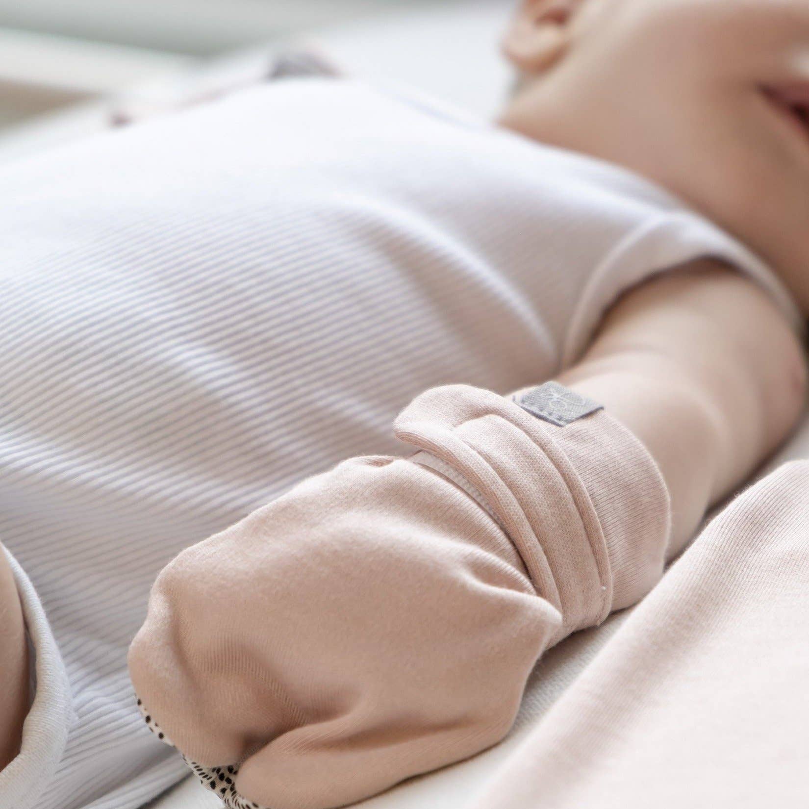 goumikids - Wholesale Mittens - Baby - Stay On Baby Mitts - Rose5