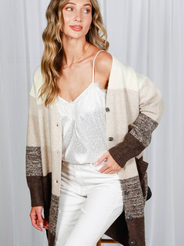 Strickjacke mit Farbblock-Kontrast und aufgesetzten Taschen VJ82541 für den Großhandel von Vine & Love