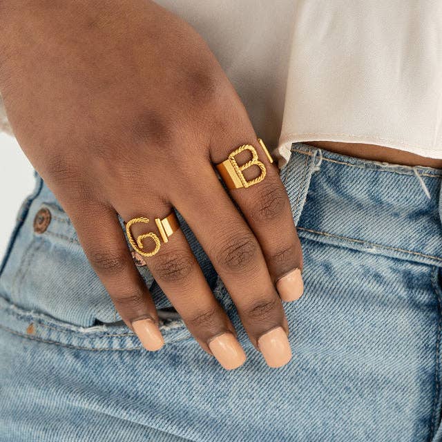 Brenda Grands Jewelry - Vendita all'ingrosso Anello midi/a fascia - Anello Iniziale Aspen in Oro 24K (Regolabile)14