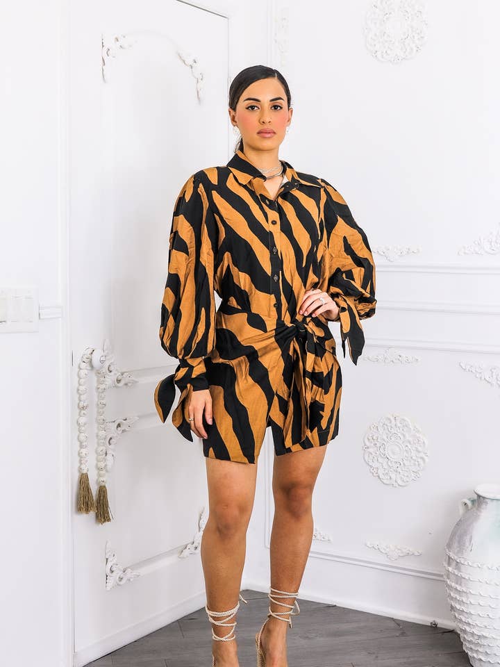 Abito camicia avvolgente a righe di tigre – Mini abito a maniche a palloncino per la vendita all'ingrosso da parte di SurelyMine