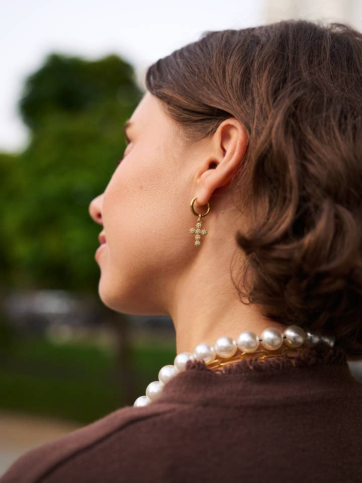 Kreuzweg-Ohrringe (Set) für den Großhandel von Studio Over The Moon