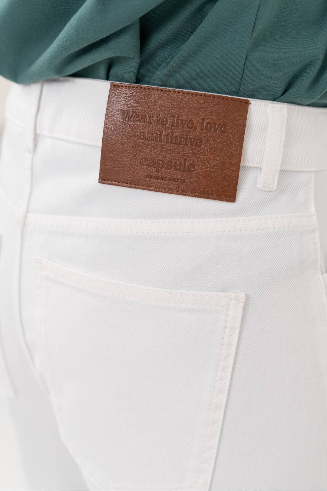 CAPSULE by Agnė Gilytė - Wholesale Jeans - Women's - Cropped jeans 'SKORPIOS' | high quality cotton4