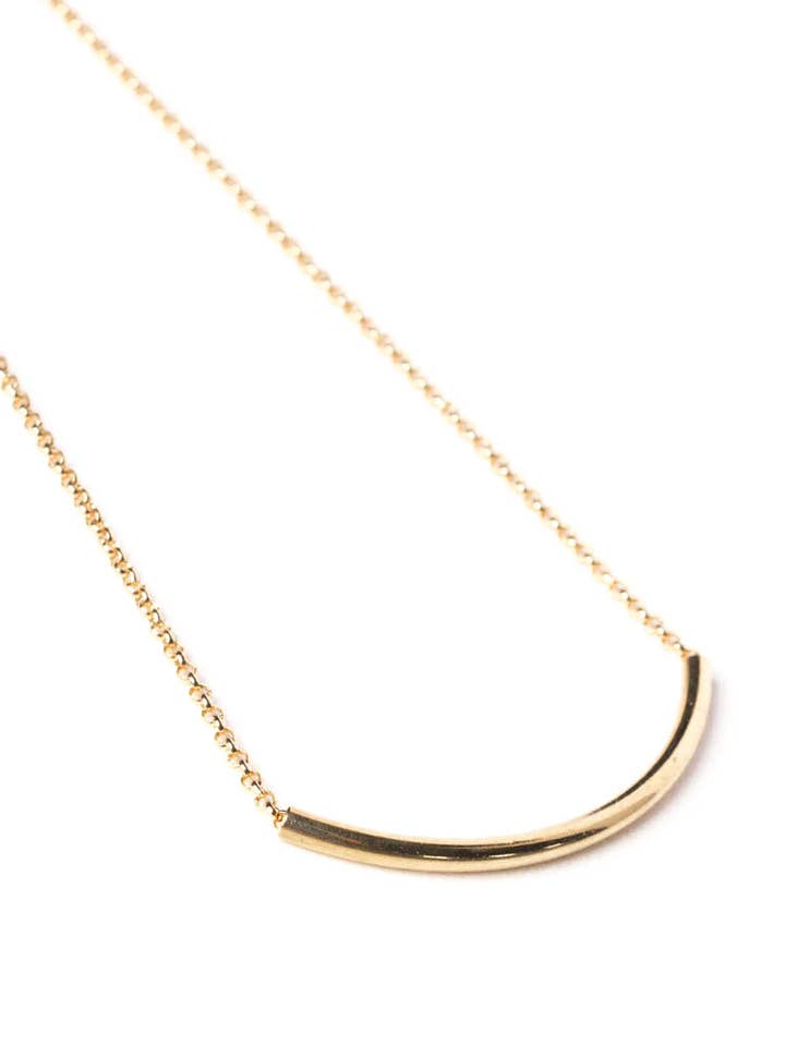 Collana con barra curva dorata per la vendita all'ingrosso da parte di Collarbone Jewelry