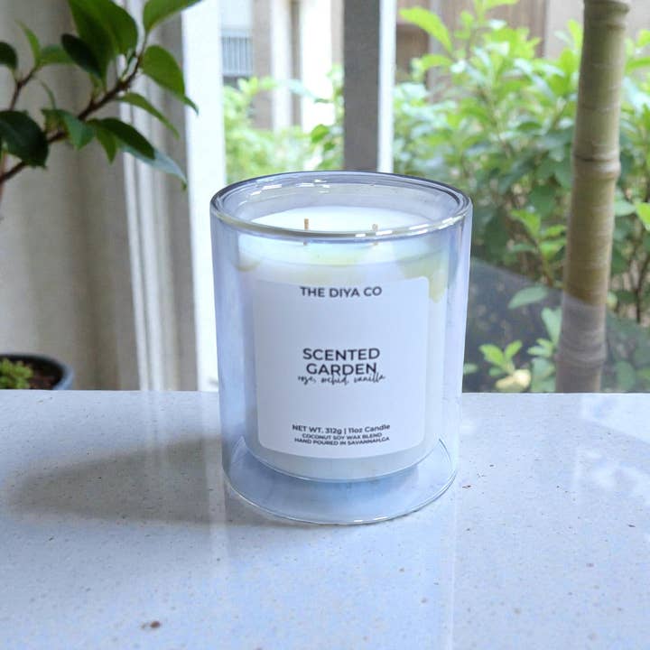 11 oz Duftende Have | Kokos Soja Lys for engroshandel hos The Diya Co