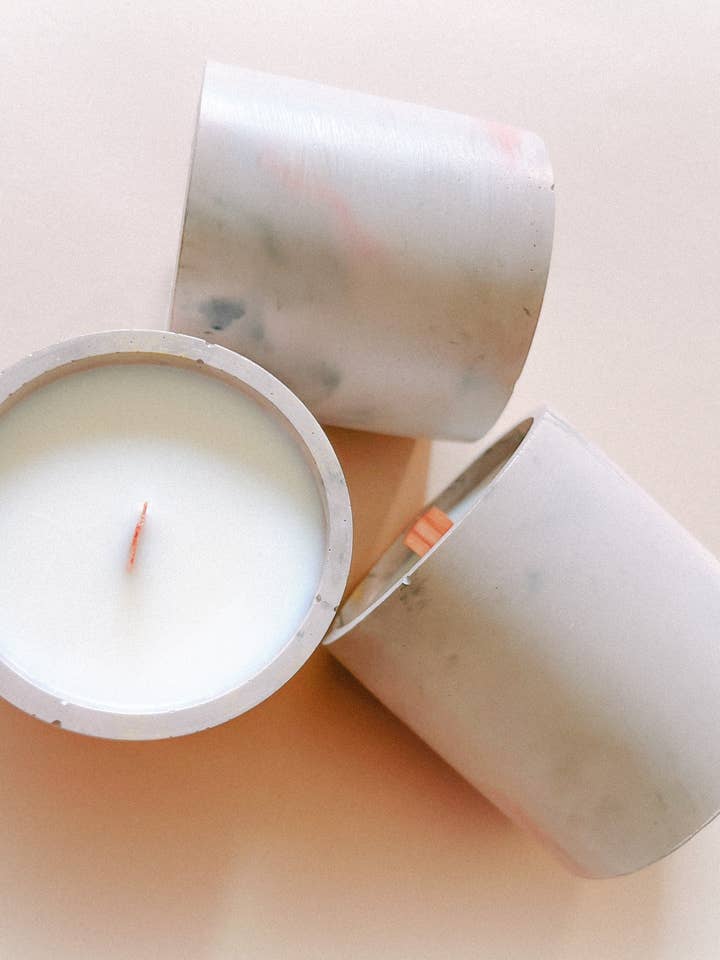 Nouvelle bougie en cire de soja Chardonnay et noix de coco pour la vente par Worth Your Penny