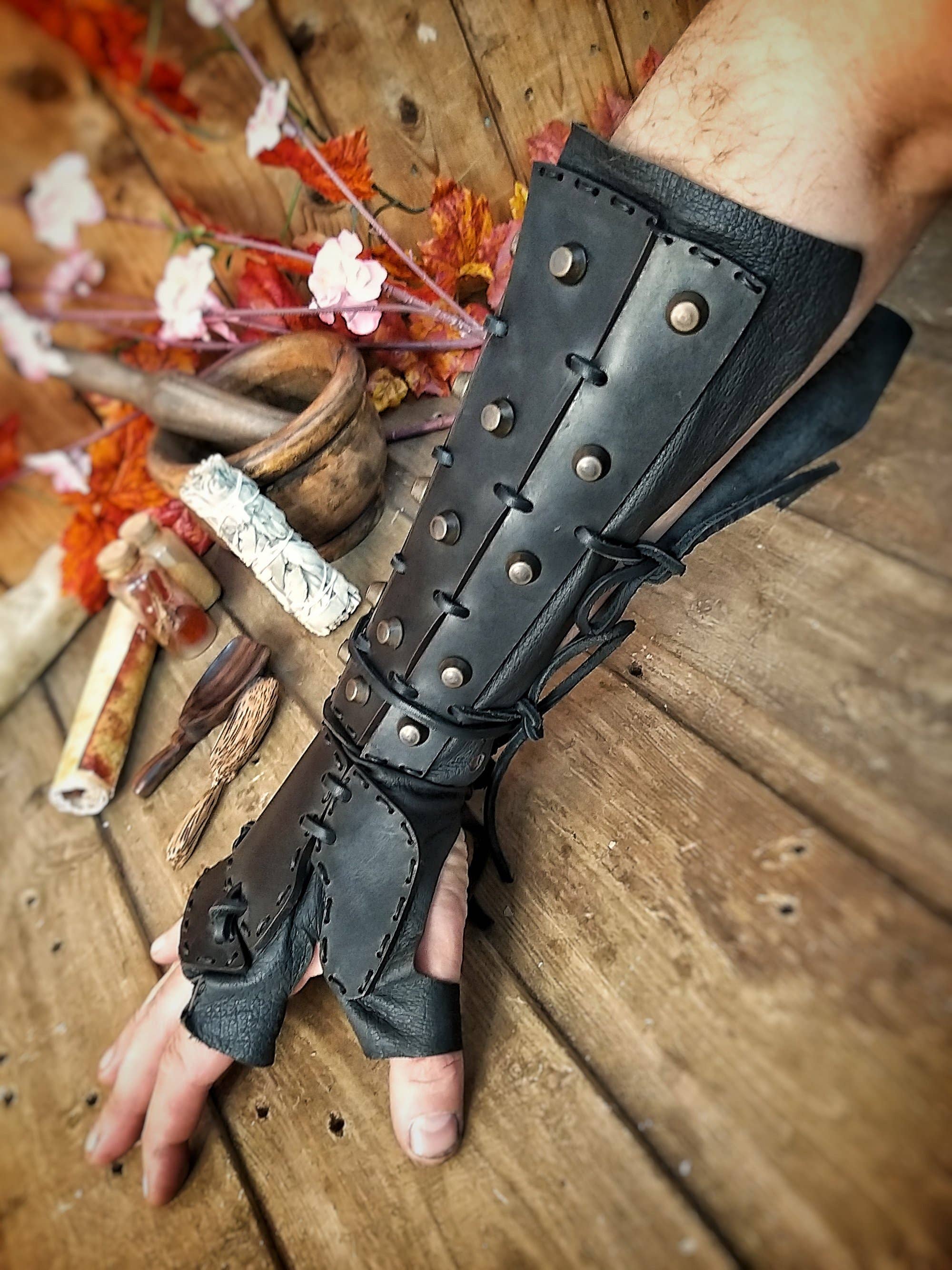 Outcast Props – Großhandel Kostüm – Herren – Samurai Lederarmschützer6