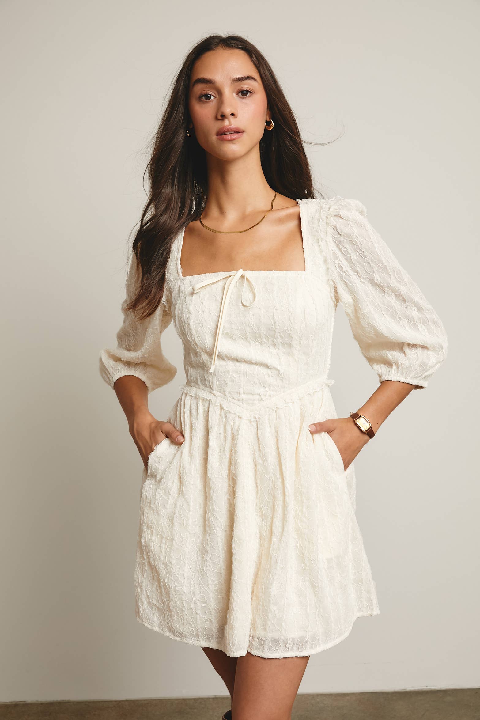 Forte – Vestido - Mulher por atacado – Vestido Mini com Mangas Bufantes em Renda Texturizada FD00028