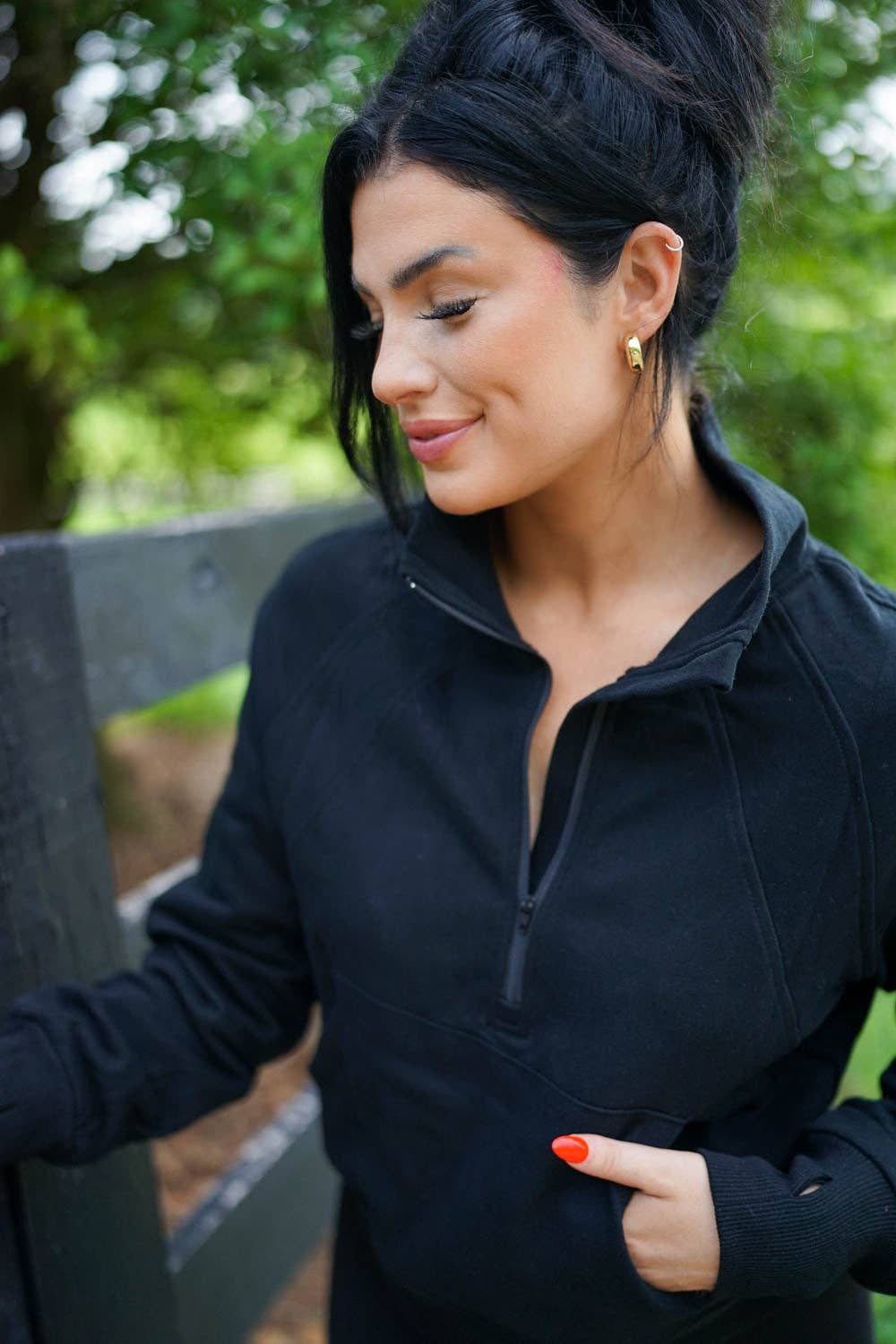 Threaded Pear – Engroshandel Sweatshirt - Dame – Vivienne Sweatshirt med lynlås og ribstribet tommelhulærme1