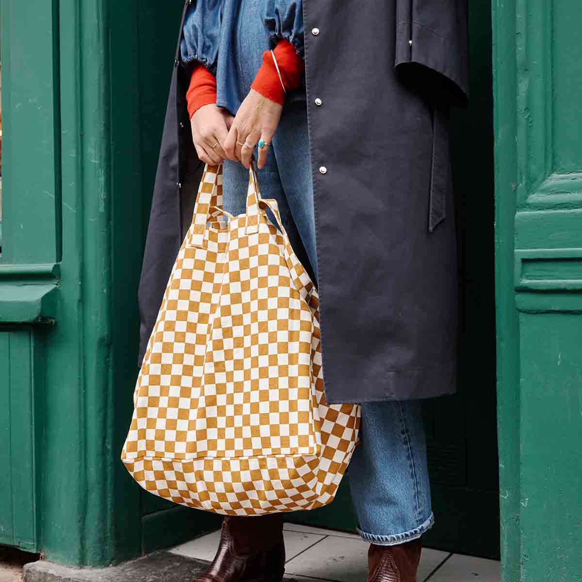 Rose in April - Venta al por mayor Bolsa de asa- Mujer - Bolsa tote ELISA con diseño de tablero de ajedrez en color caramelo6