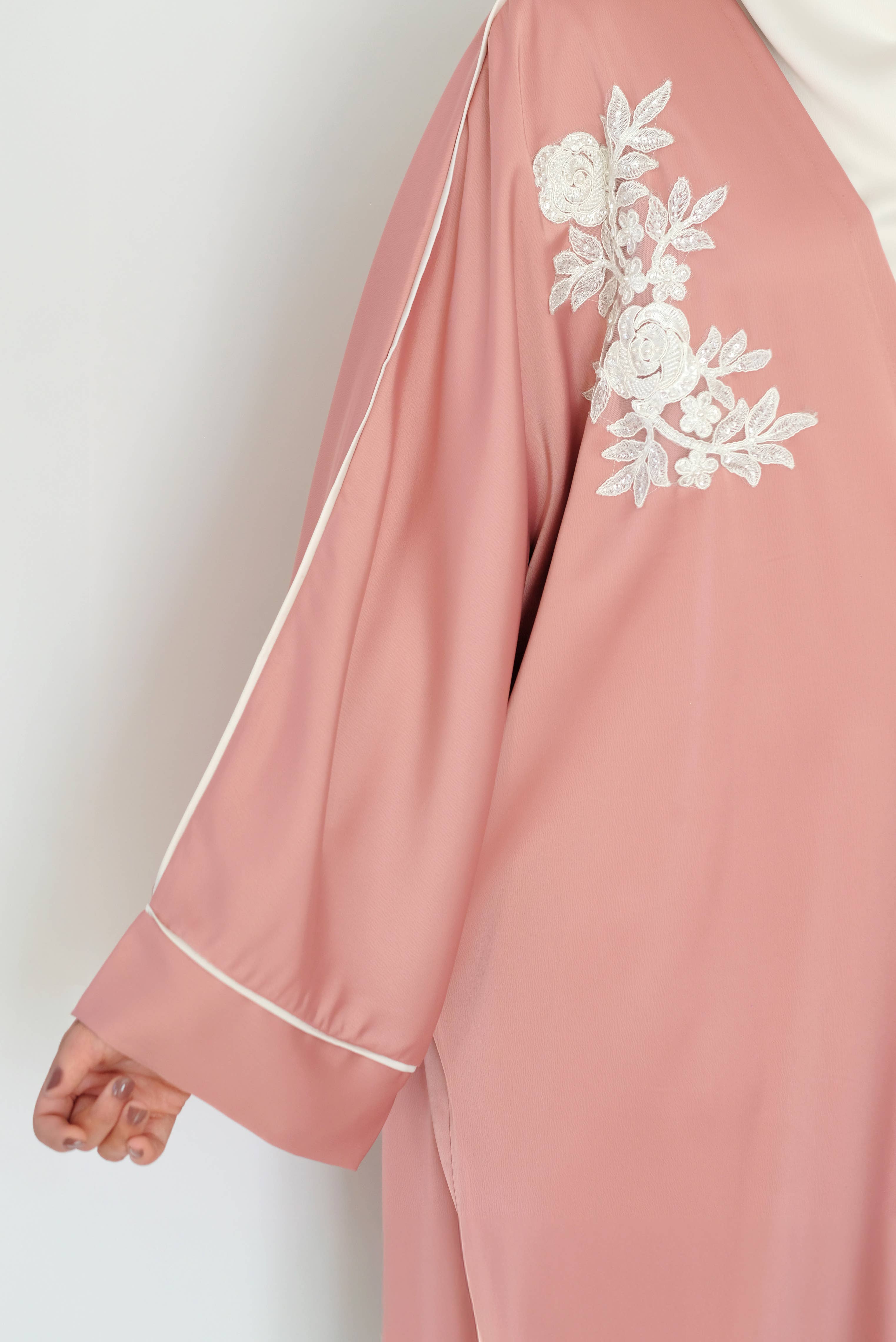 SAIS Fashion – wholesale Kaftan - Dam – Tvådelad abaya med fjärilsärm i rosa och pistasch4