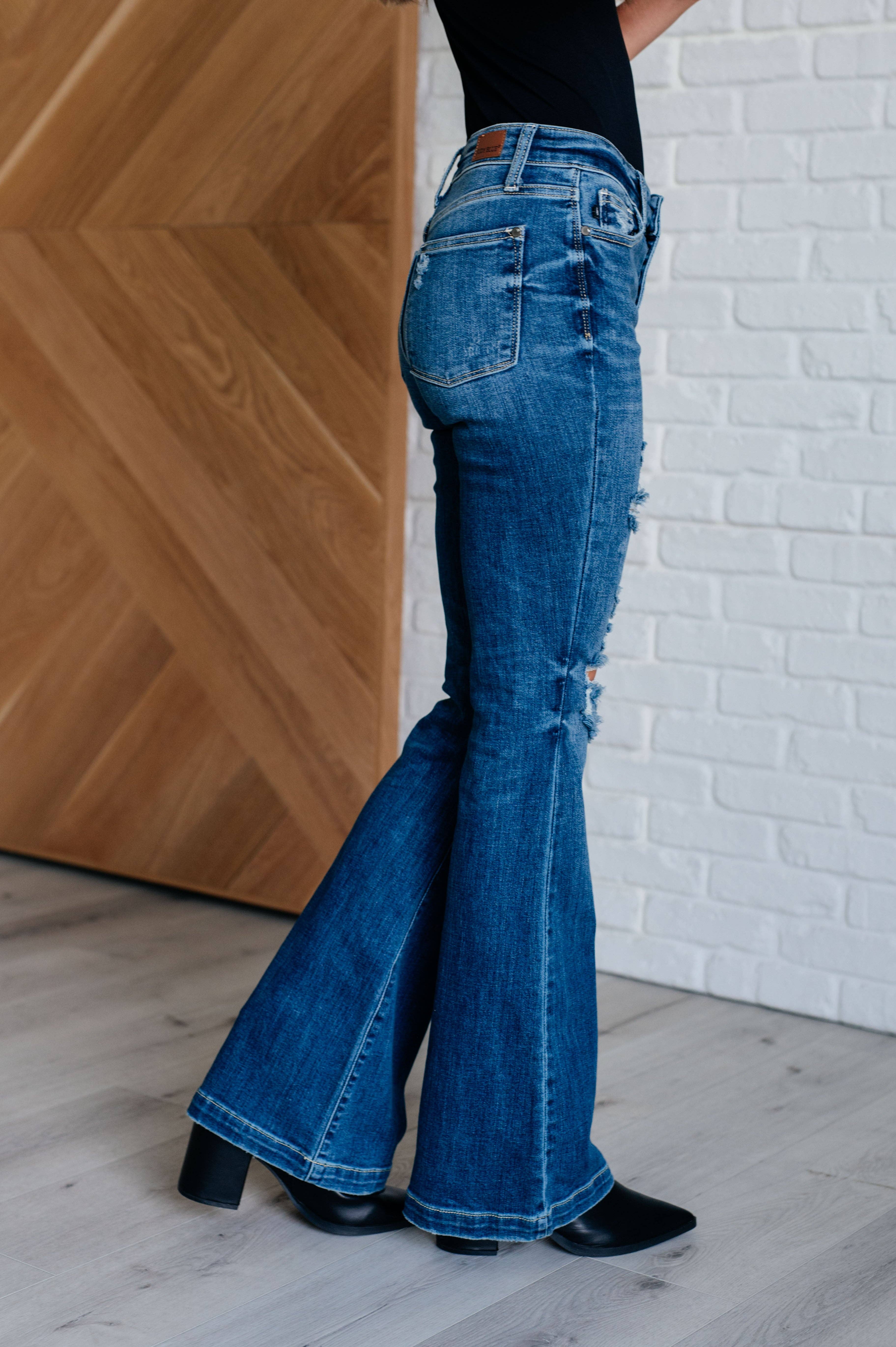 Avenue Wholesale - Vendita all'ingrosso Jeans - Donna - Jeans Judy blu a vita media con chiusura a bottoni4