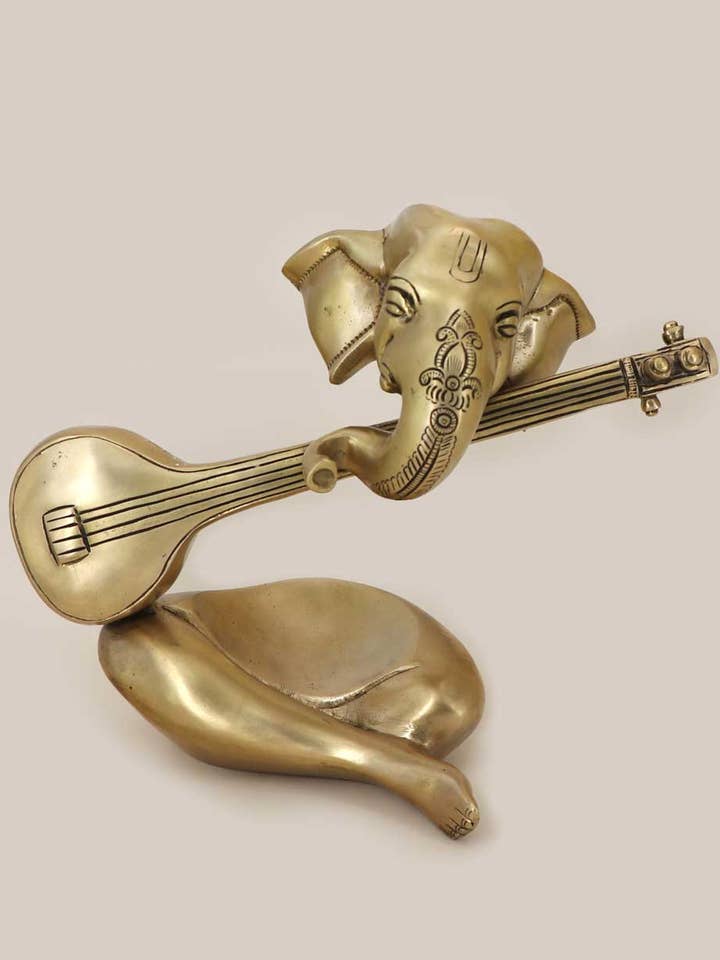 Statua moderna in ottone di Ganesh che suona il sitar per la vendita all'ingrosso da parte di Buddha Groove