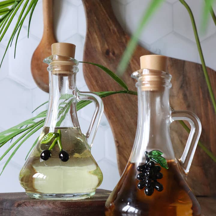 Verre décoratif : huile d'olive, décor de raisin, vinaigre, art de la cuisine pour la vente par Adamodart