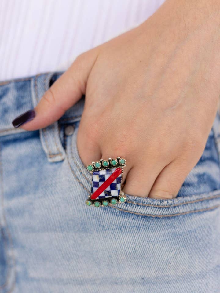 Bague Multi Pierre Éclat Frontière pour la vente par Krush Kandy