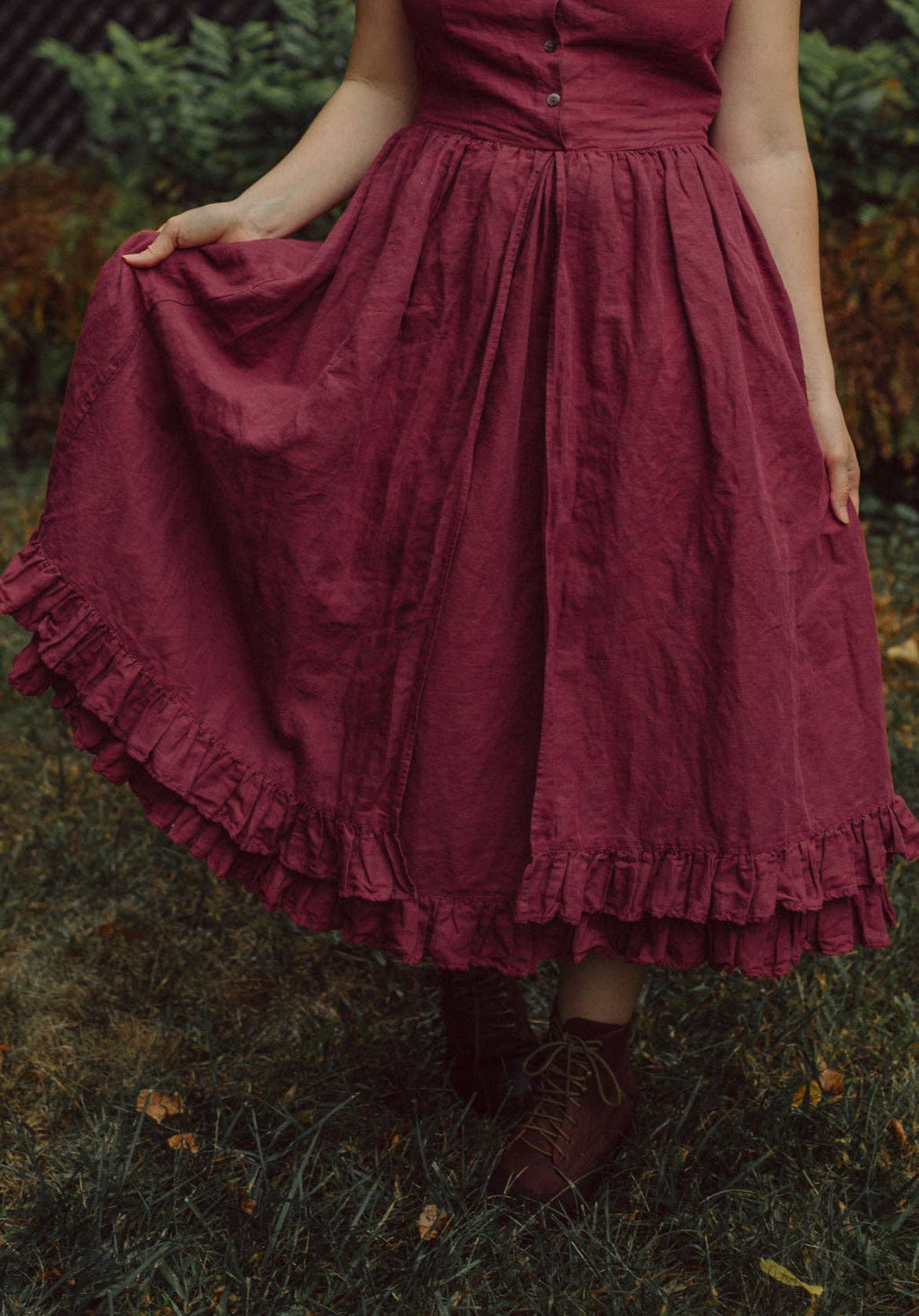 Wilder Collective - Vendita all'ingrosso Vestito - Donna - Vestito Lauretta in lino cranberry con volant a più strati tipo sottogonna8