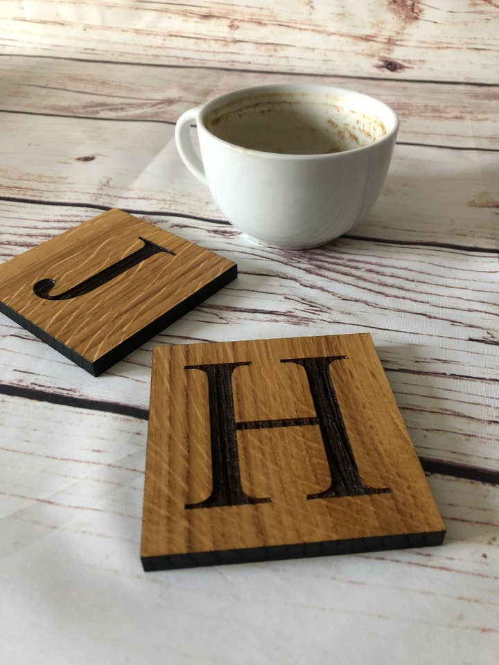 Oak Alphabet Coaster for engroshandel hos Holder and Hook
