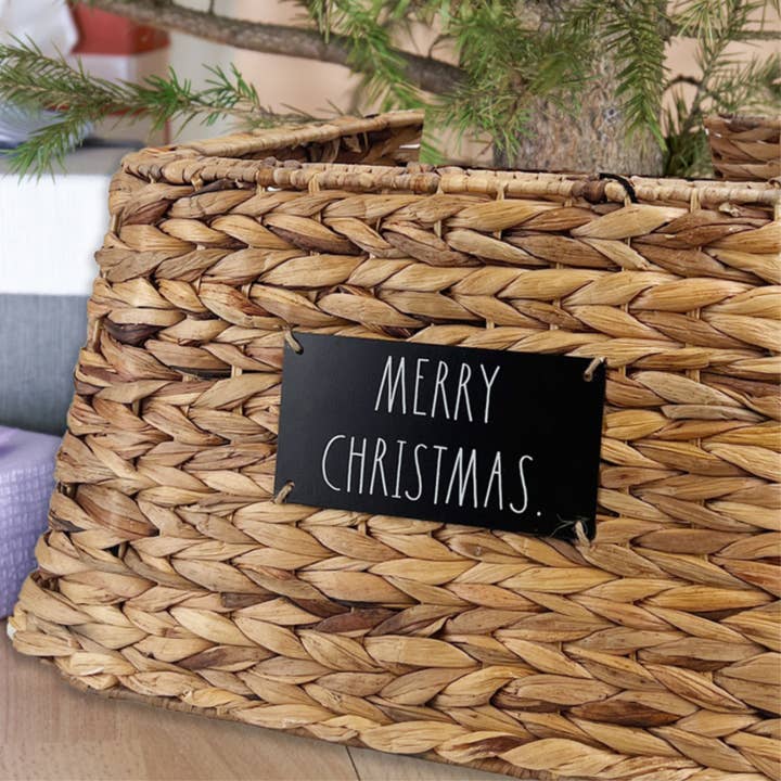 DesignStyles Home – wholesale Julgransmatta – Rae Dunn Fyrkantig Vävd Julgranskrage1