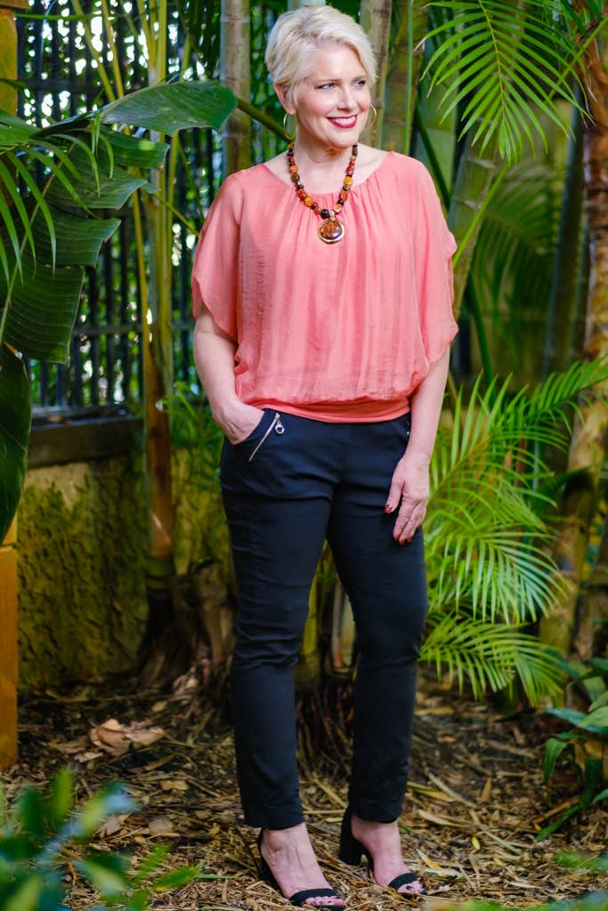 TINA Stephens Italy/Tees By Tina – Engroshandel Bluse - Dame – Aurora Flutter Fly Sleeve Silke Top m/Band Bund (BSS202)39