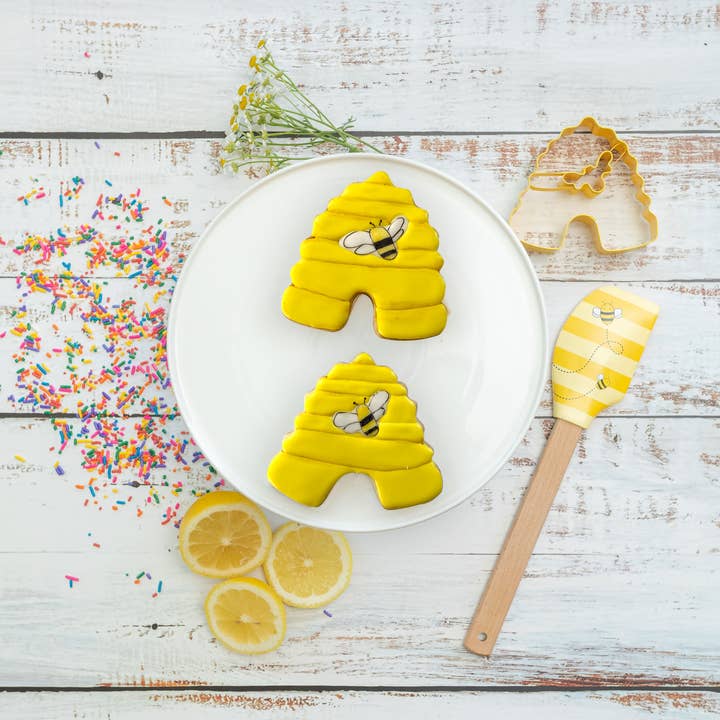 Handstand Kitchen - Wholesale Cupcake/Muffin Pan - Busy Bee Baking Set – Cupcake Mold, Spatula & Cutter2