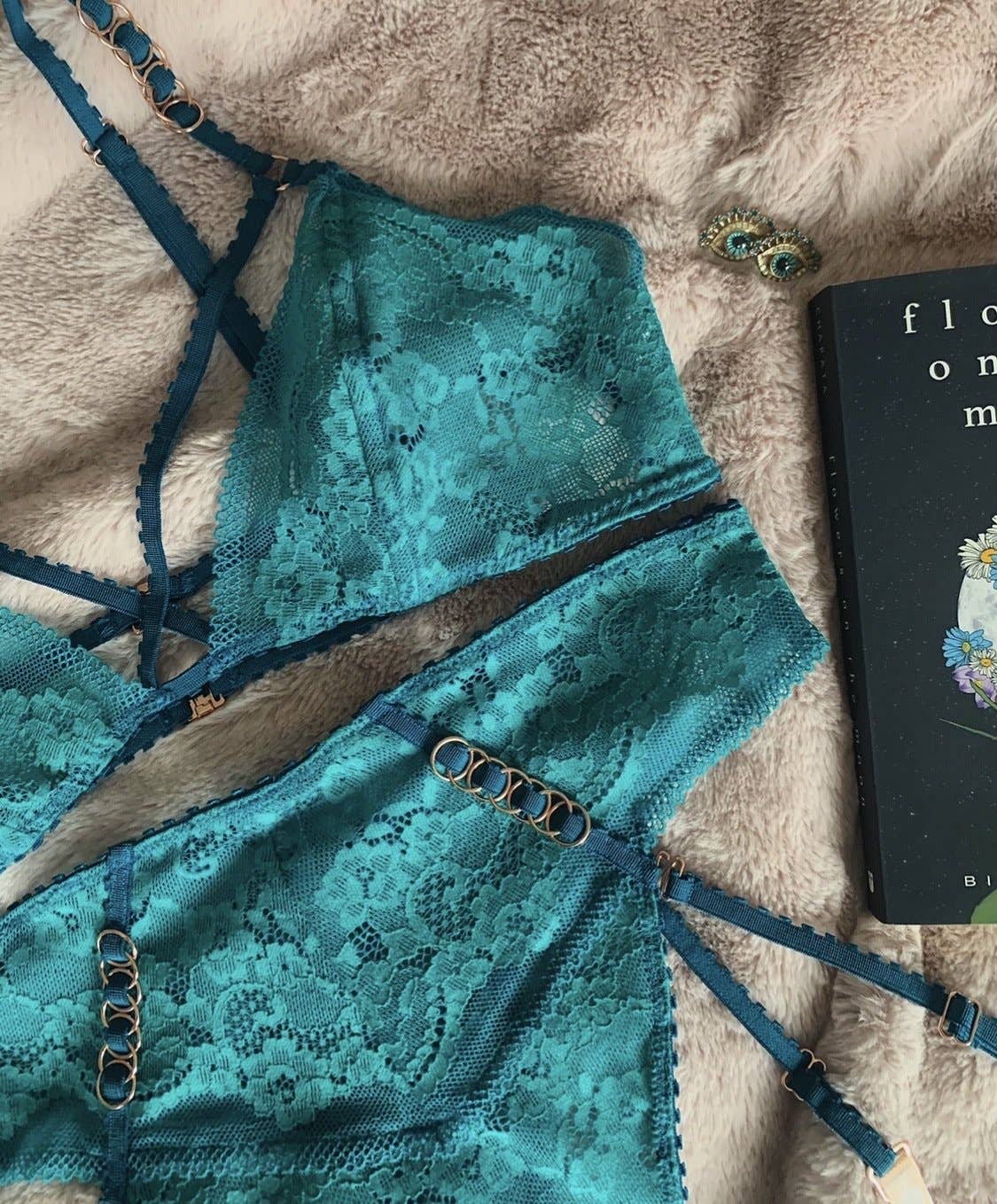 Sophie Rutherford Intimates - Vendita all'ingrosso Intimo - Donna - Perizoma Jude in pizzo a vita alta con ganci per reggicalze staccabili3