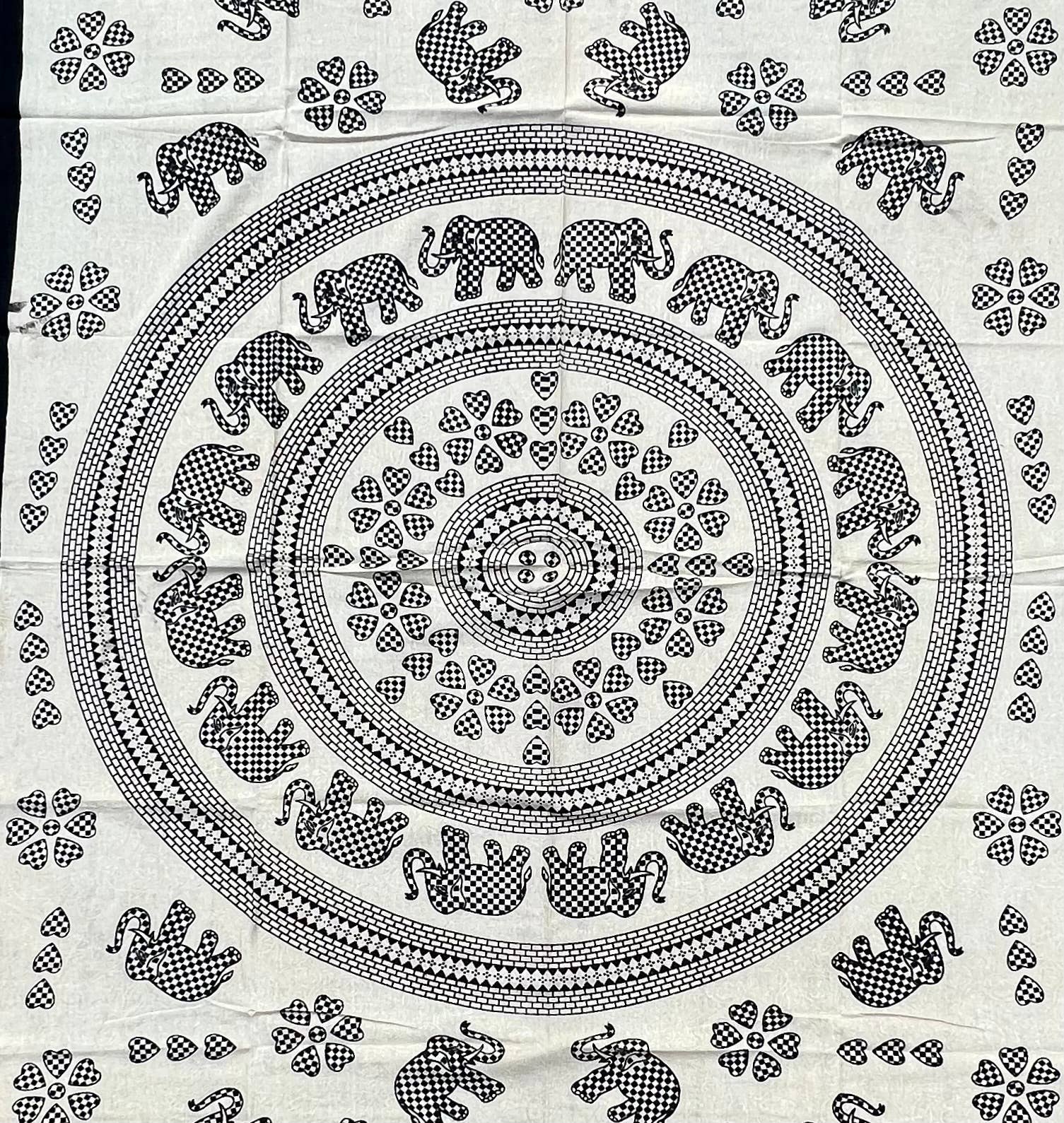 Lungta Imports - Vendita all'ingrosso Arazzi/Tessuti d'arredo - Arazzo Elephant Mandala 80 «X50" Bianco18