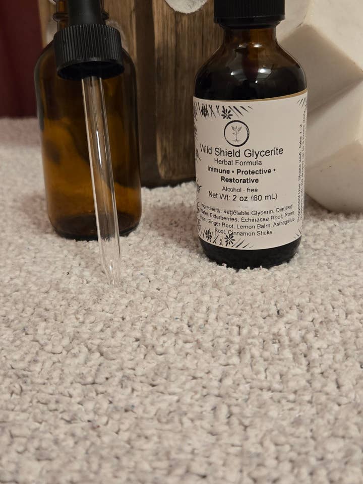 Tintura/Glicerito di Scudo Selvatico Formula Erboristica per la vendita all'ingrosso da parte di Radiant Roots Herbs and Wellness