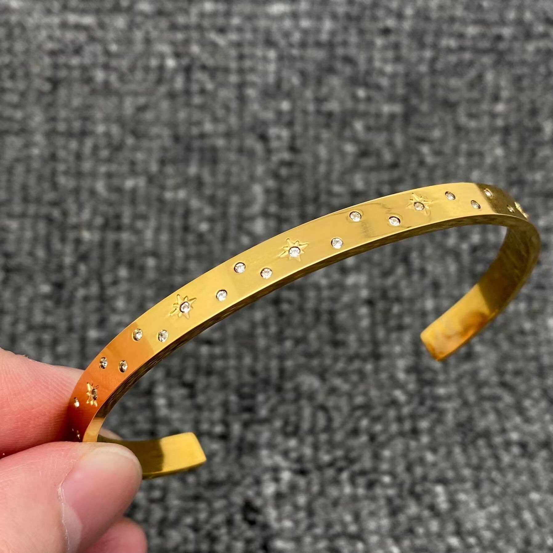 Mio Queena - Wholesale Cuff Bracelet - Cubic Zirconia Stars 18K Golden S.Steel Cuff - FGS/MS2