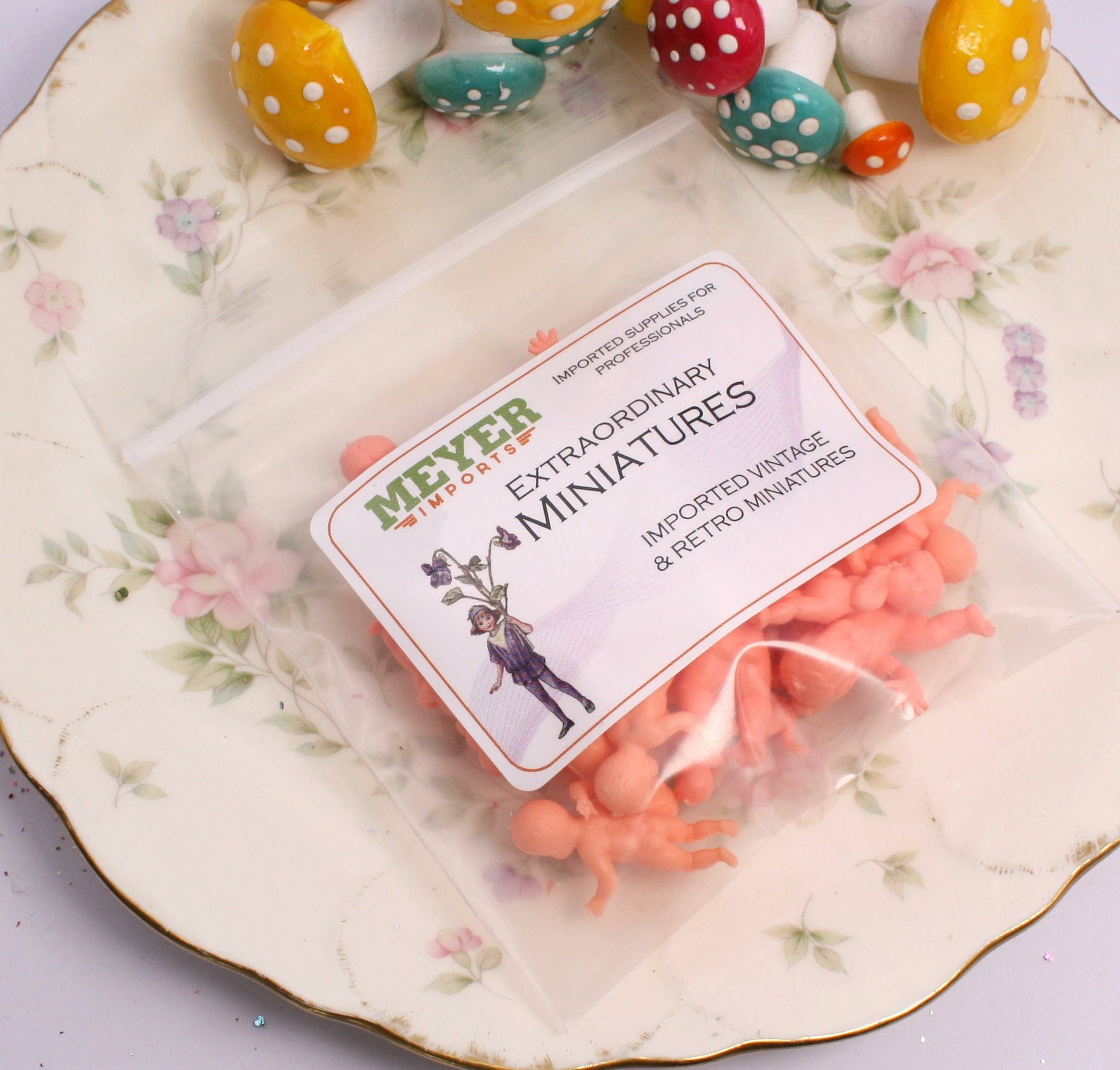 Meyer Imports - Vente Poupée – enfant - Bébé - Ensemble de 24 pièces - 1" de hauteur - Mini poupées rétro - IV3-36701