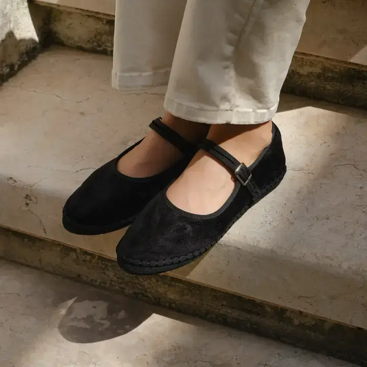 CNT 64 OX 030 Black W6 36-41 for wholesale on Faire5