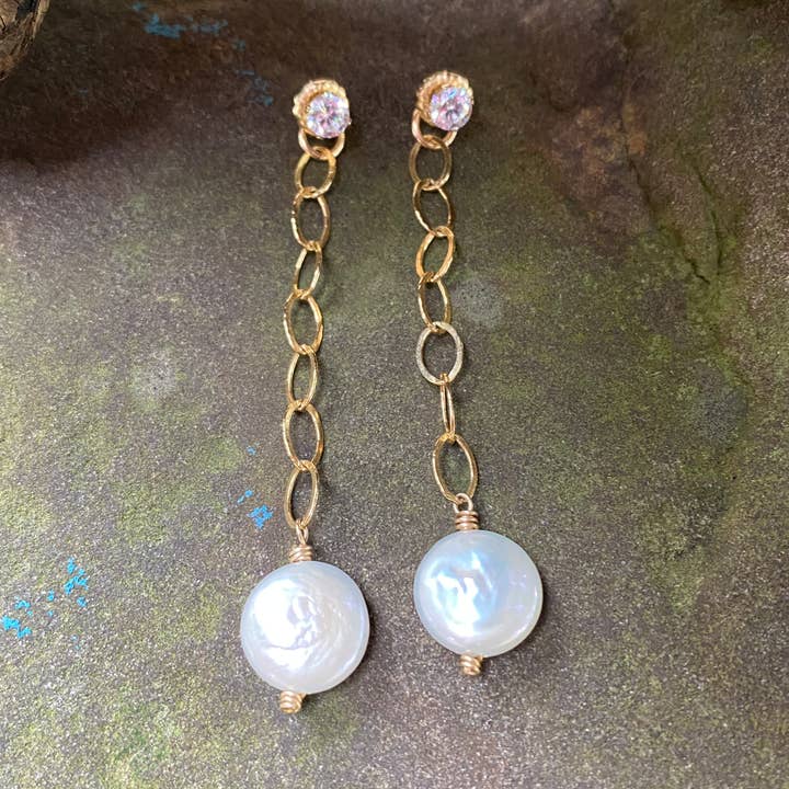 Boucles d'oreilles à tige et pièce de monnaie en zircone cubique GF 14 carats pour la vente par Beshea Beshea