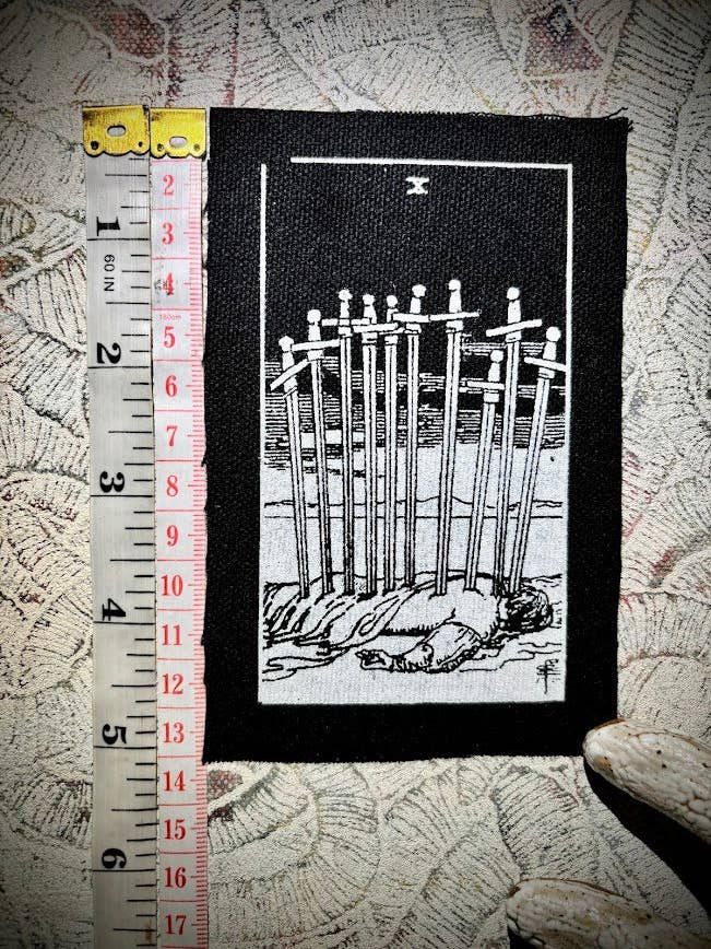 Patch tarot Dix d'épées. pour la vente par Three Raccoons