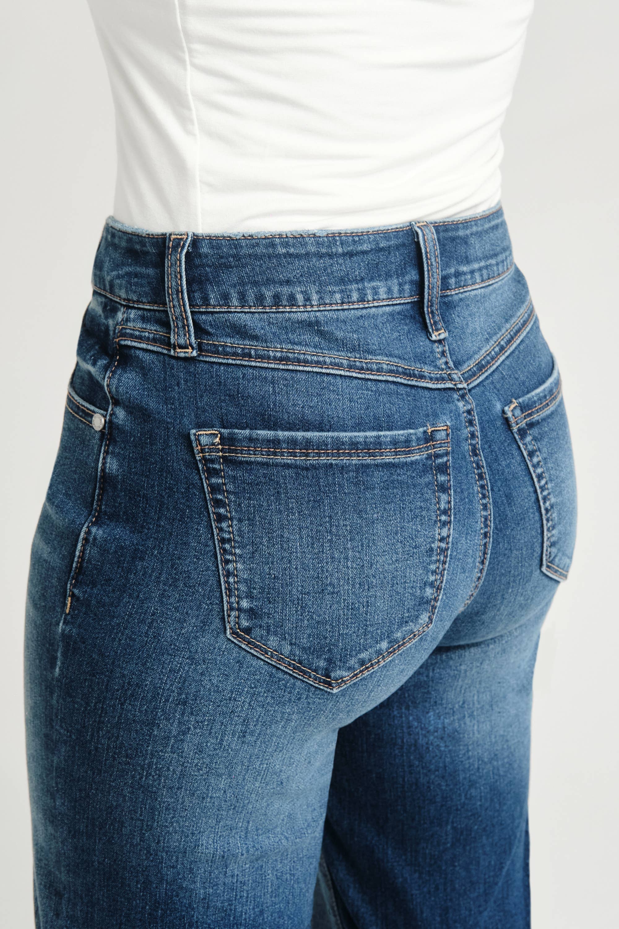 1822 Denim - Vendita all'ingrosso Jeans - Donna - Jeans a gamba larga slim 29" Petite con orlo risvoltato in Pacific6