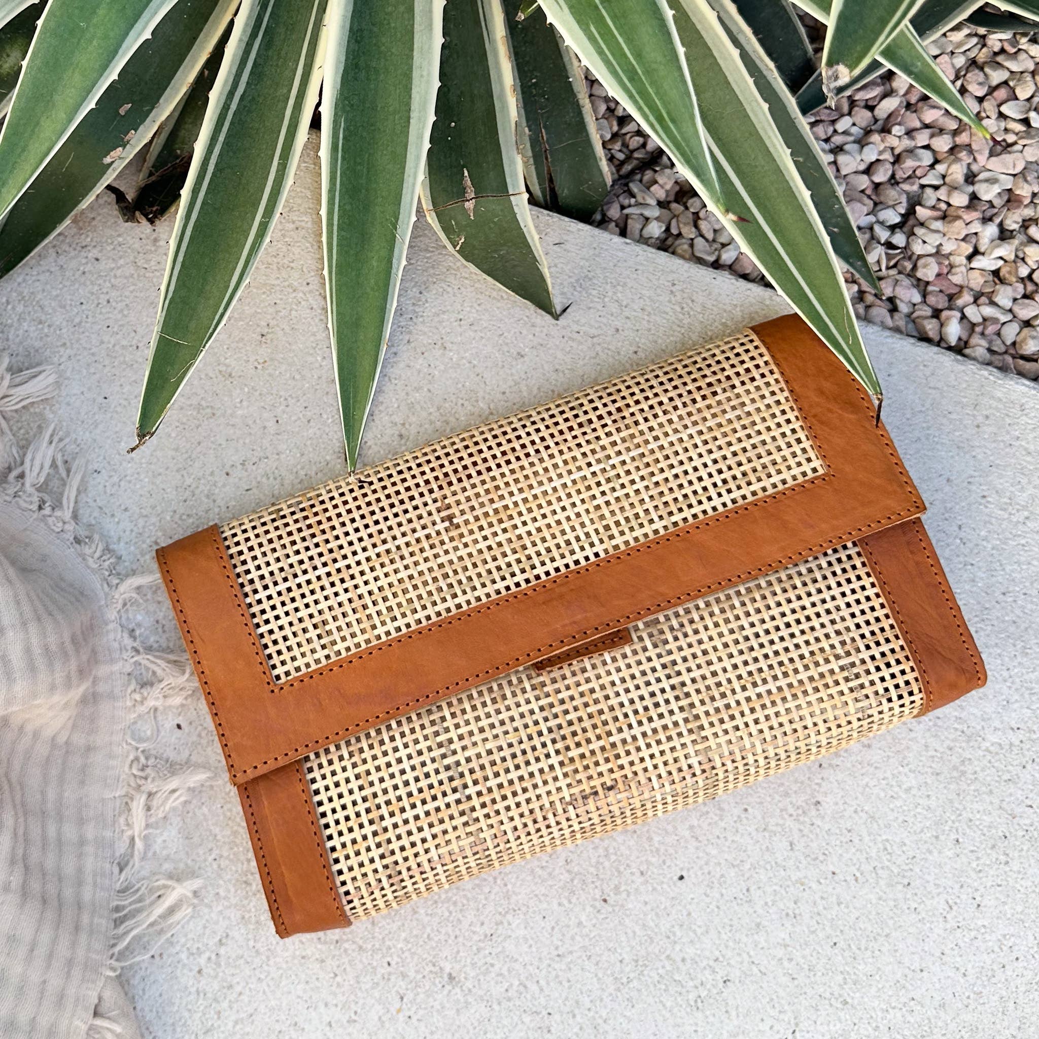 Voyage the Label - Wholesale Clutch bag – women's - Seoul Rattan Bag - Tan 3