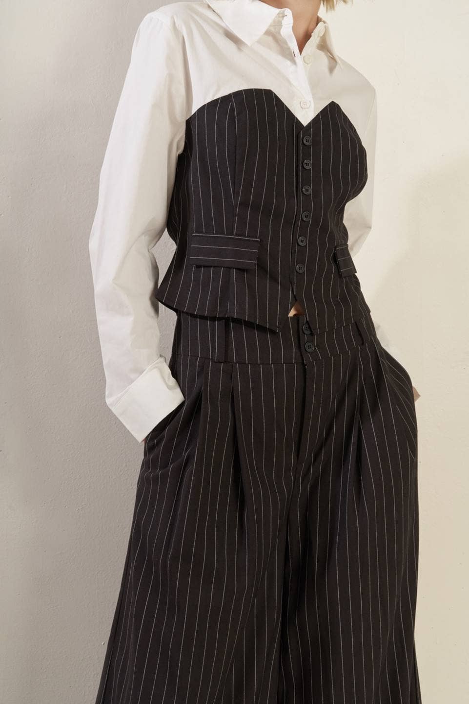 BLACK WHITE A woven top - FT1340 for wholesale on Faire2