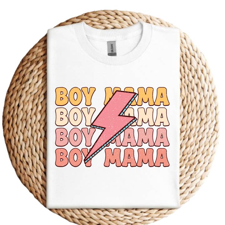 T-shirt Gráfica Feminina "Boy Mama" por atacado de Mama and Littles Apparel