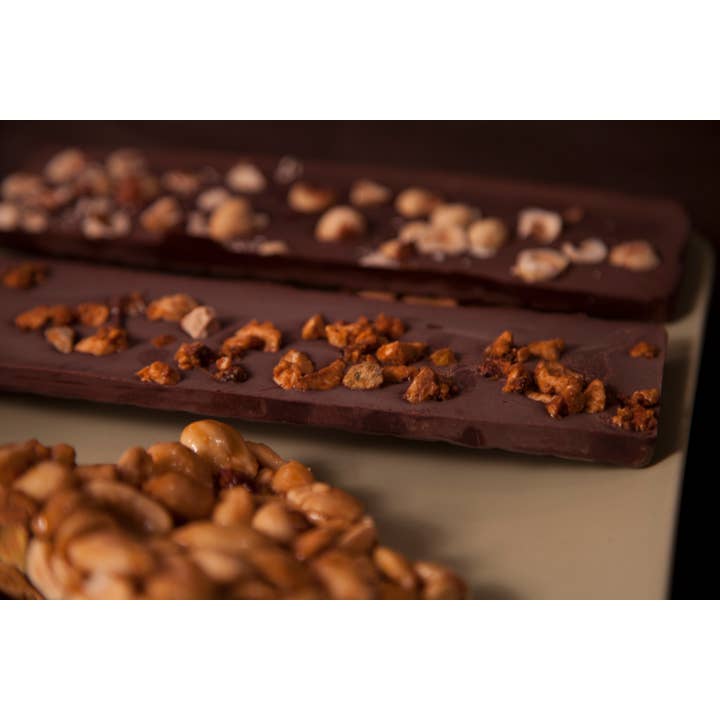 Le deliziose pasticceria sas Ti fa bene bio - Wholesale Chocolate Bar - Extra chocolate bar with almonds and pistachios4