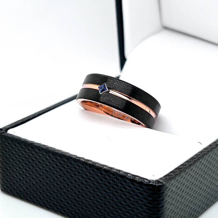 rings paradise – wholesale Vigselring – Volfram bröllopsband med safirsten