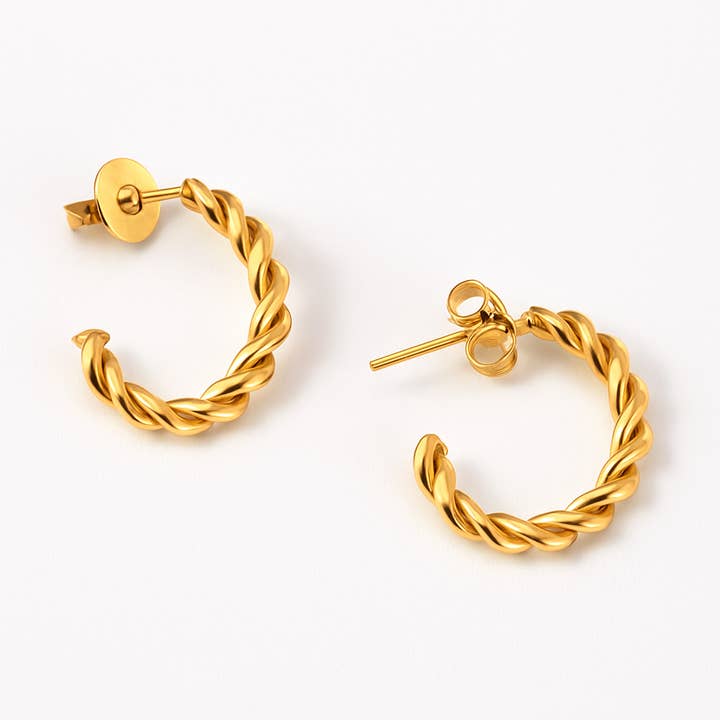 Vergulde Gedraaide Hoepeloorbellen voor wholesale door Betty James