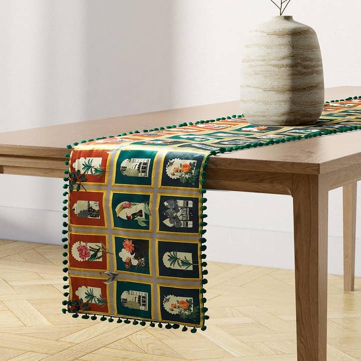 Fluttering Blooms 56"x14" mikrofløjlsseng og bordløber for engroshandel hos GoGlocal