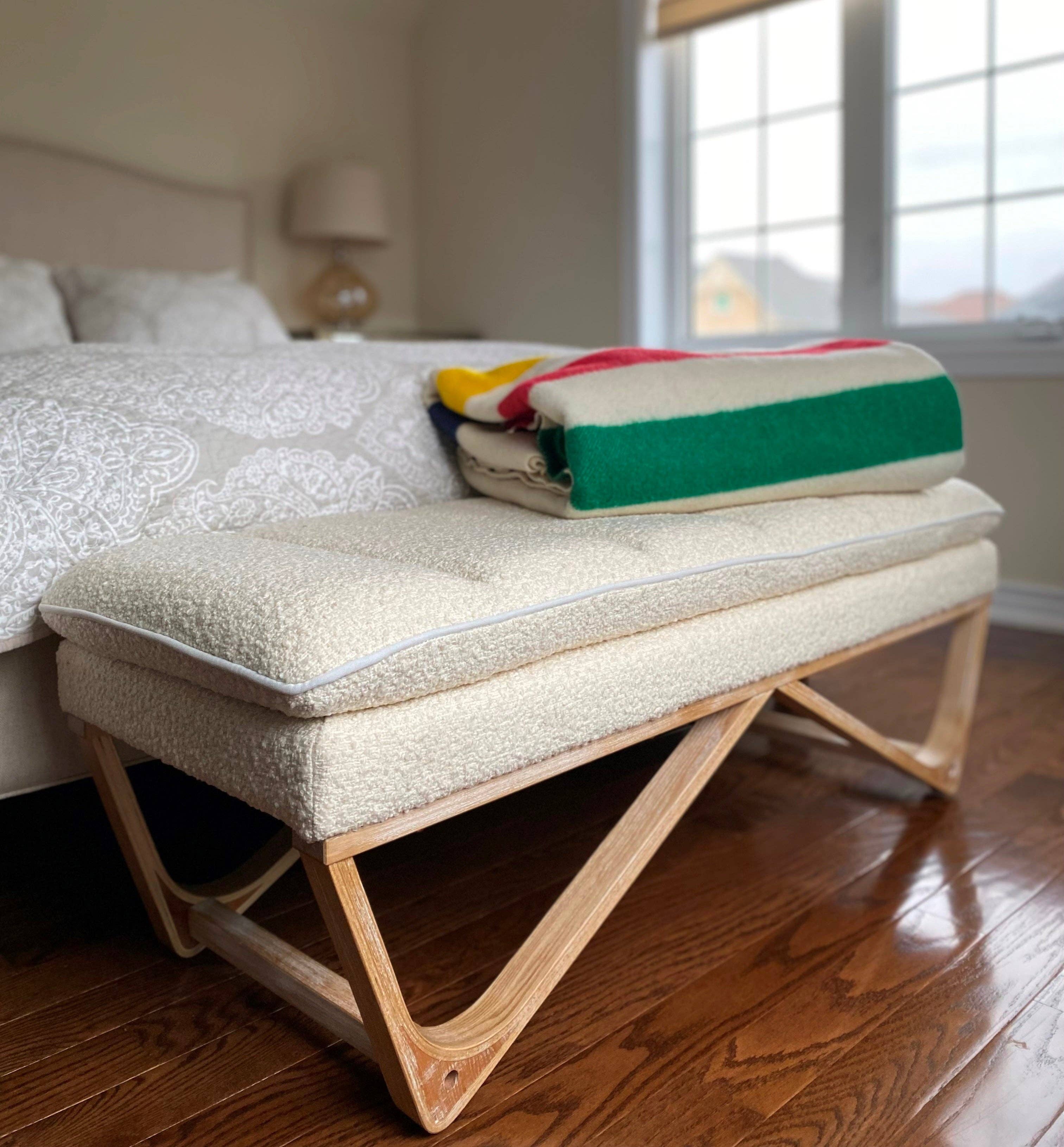 Seat4uhome - Vendita all'ingrosso Panche - Panca Hendrehaim Boucle imbottita con cuscino da 48"4