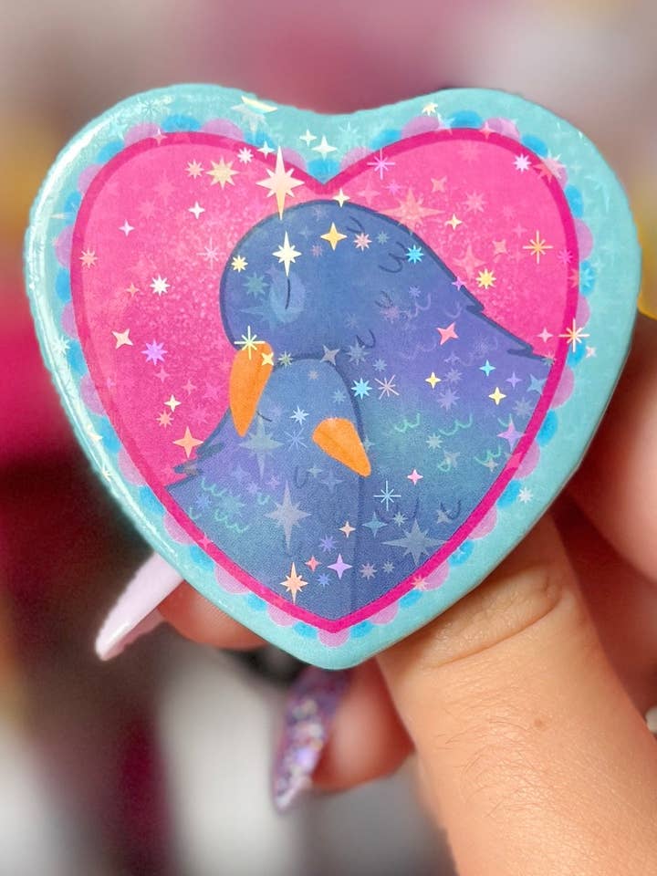 Amour de Pigeon - Insigne Holo pour la vente par Crafted in chaos