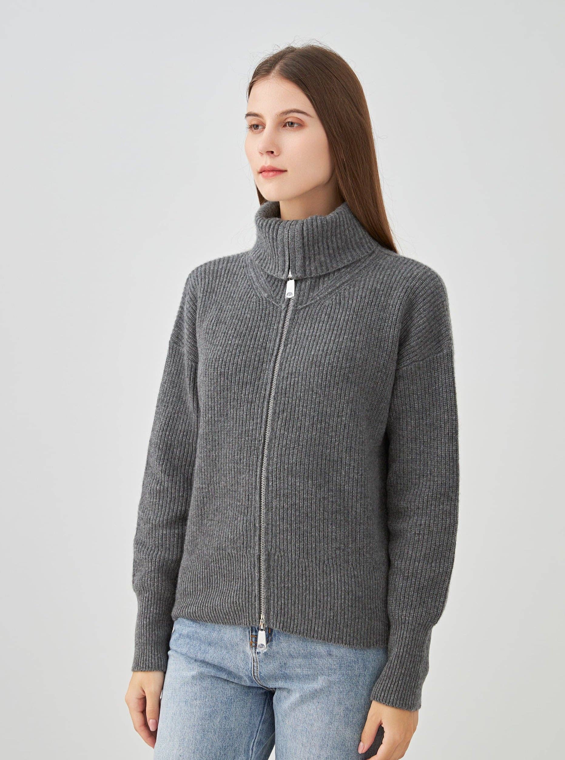 jw.atelier – wholesale Knitted jumper – Women′s – High-neck zip-up cardigan 100% cashmere 4-ply1