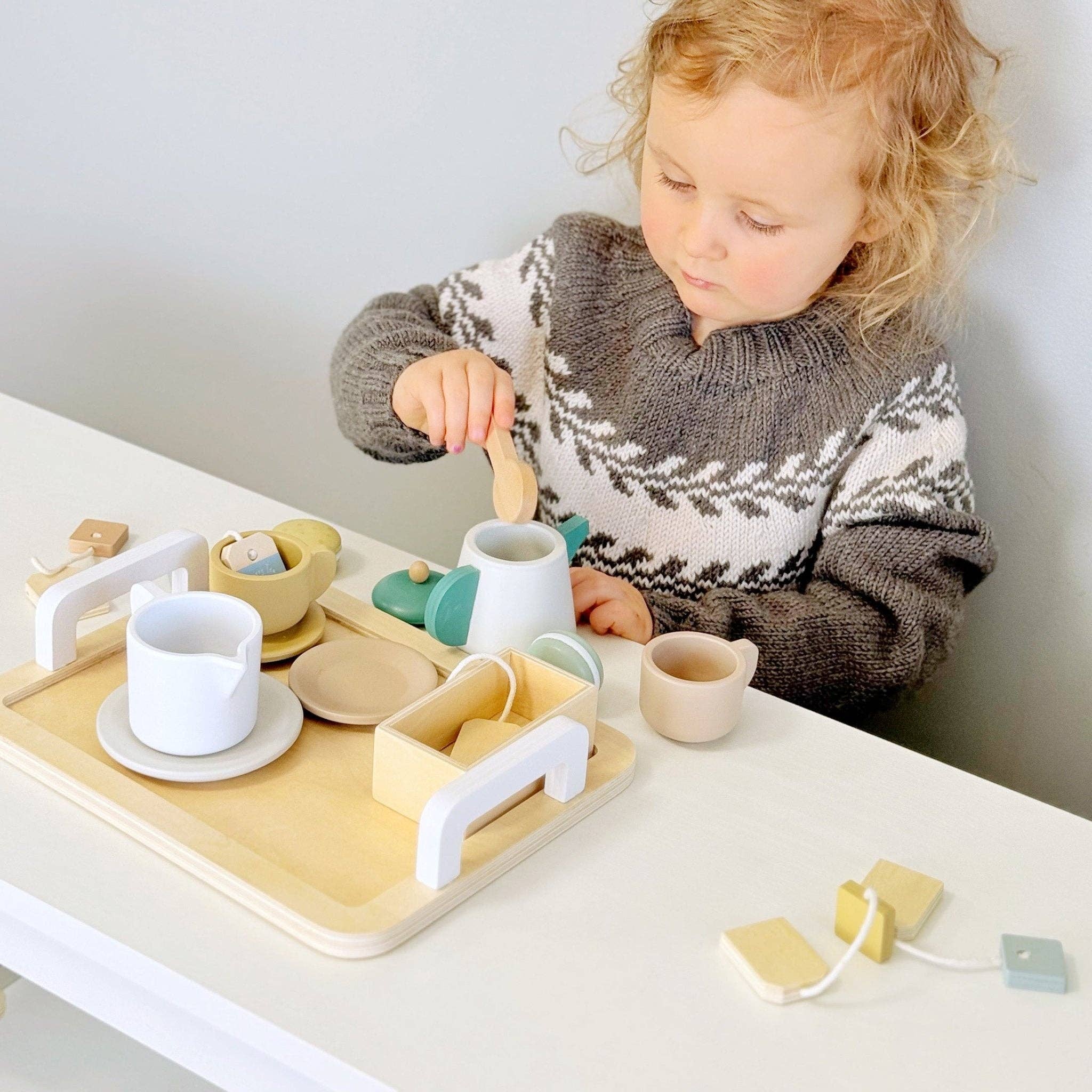 OmaOmaOma! Montessori Educational Wooden Toys for Kids – wholesale Leksaksset - Barn – Träteservis - Låtsaslek Teservis Ålder 3+7