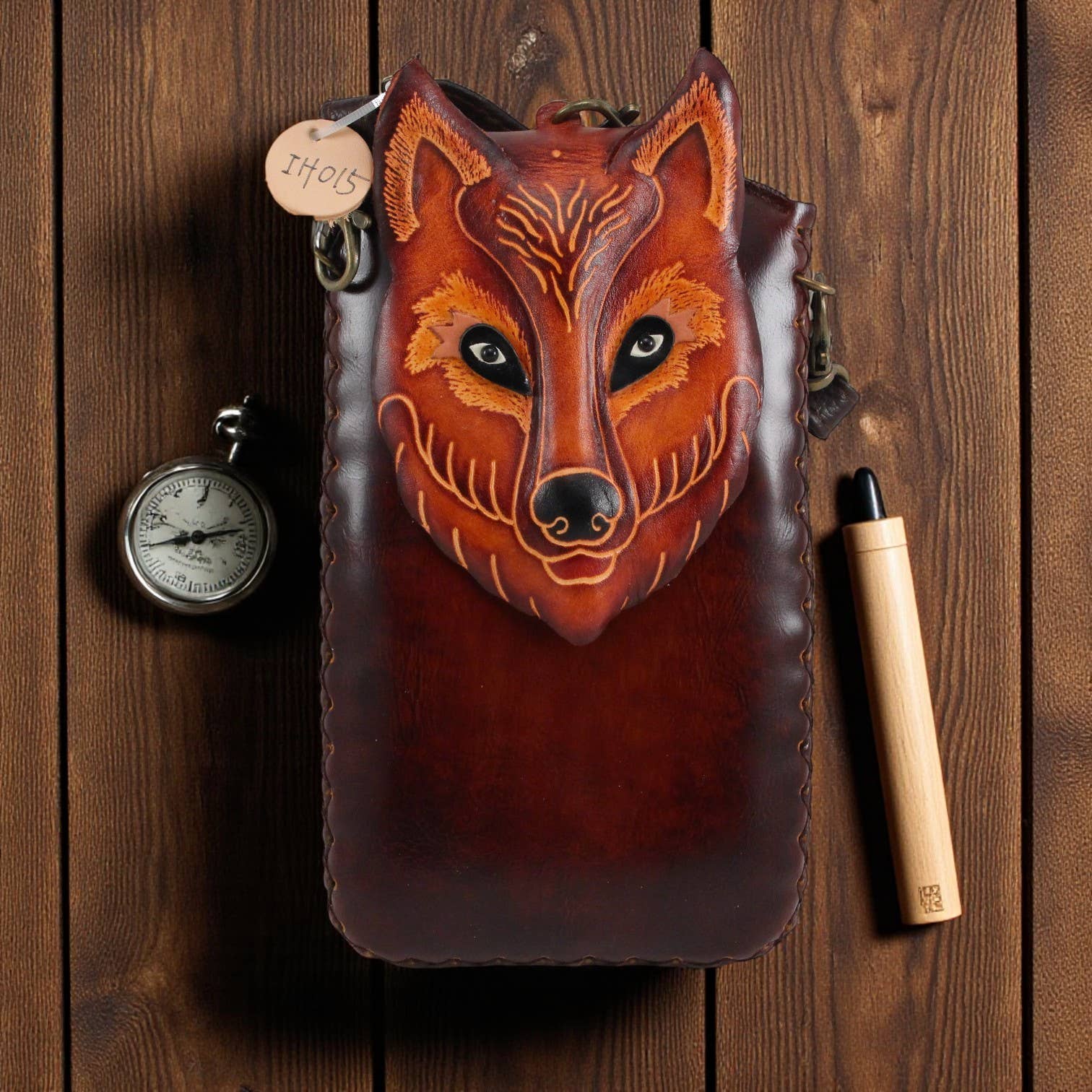 Sunflower Handmade leather inc - Vendita all'ingrosso Custodia per cellulare - Donna - Custodia per cellulare in pelle fatta a mano con lupo2