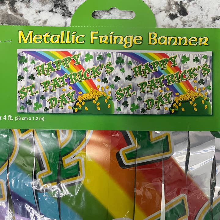 Banda de flecos metálica Feliz Día de San Patricio para venta al por mayor de Caufield's Novelty